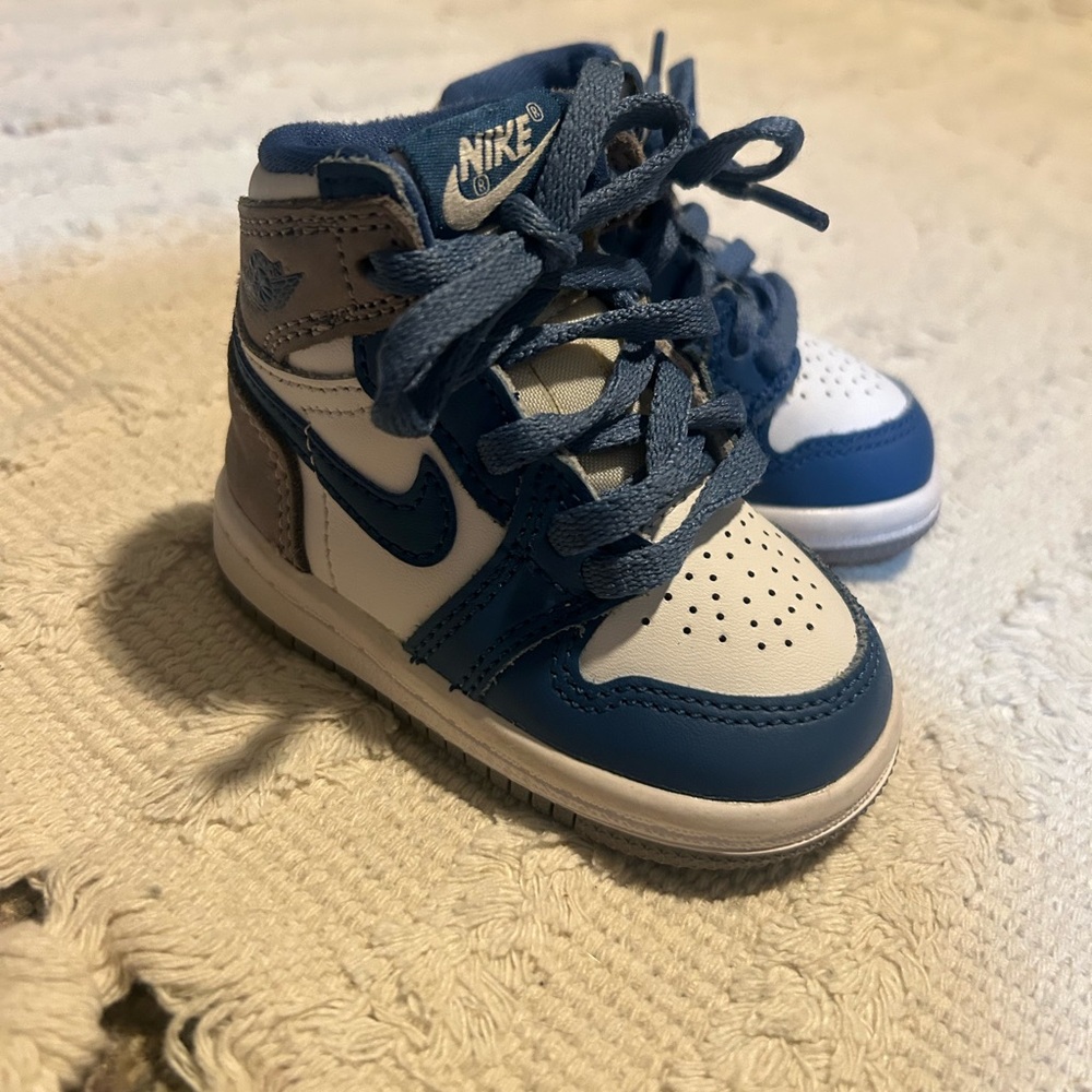 Nike Hightop - size 3c